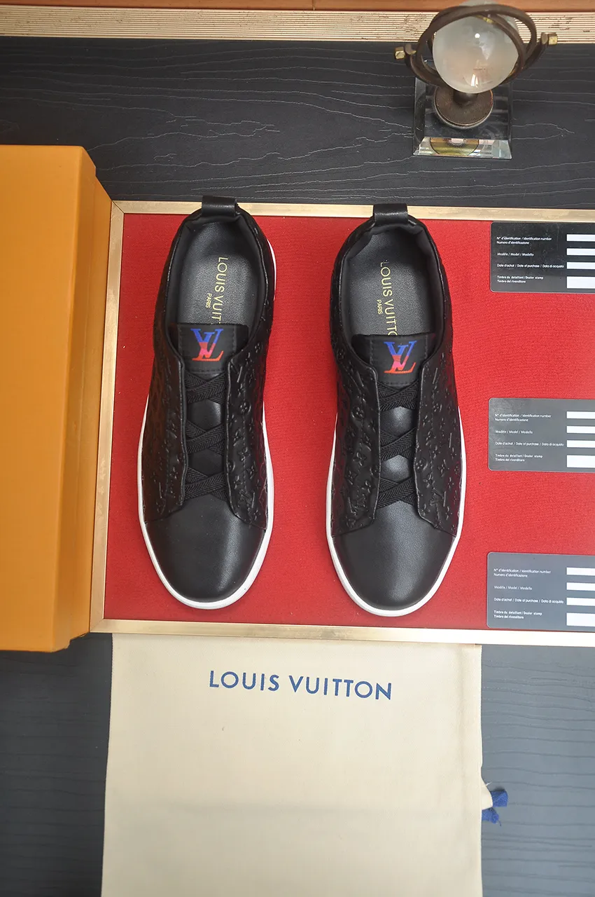Men's men's shoes💰460💶[LOUIS VUITTON] Same style as LV. Louis Vuitton official website [satisfied] original single hot model, LV original factory cowhide material 👑1:1 original plate, sheepskin lining, original foam outsole. Body accessories one-to-one mold opening 💪 Counter quality 🙏 Dear friends, if you are still worried about wearing matching shoes 💋, then these shoes are your best choice 🎁🎁! 38-44